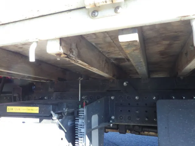 横ネタの一部に腐食があります。|三菱 キャンター TKG-FEB80(2WD)の写真33