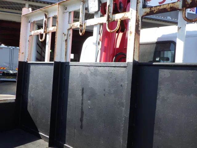 プロテクター裏側にキズ・サビ・ヘコミがあります。|三菱 キャンター TKG-FEB80(2WD)の写真34