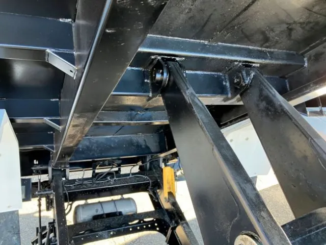 いすゞ フォワード 2PG-FRR90S1(2WD)の写真12