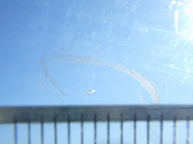 フロントガラスに小キズがあります。|日野 デュトロ TKG-XZU620T(2WD)の写真18