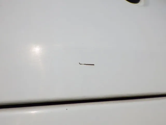 ワイパーパネルにキズがあります。|日野 デュトロ TKG-XZU620T(2WD)の写真27