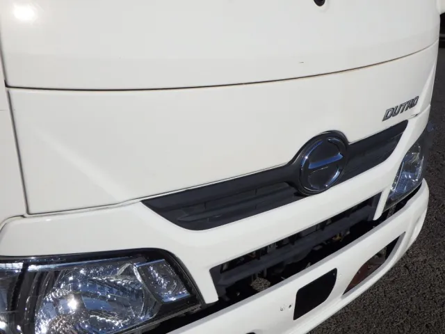 フロントパネルは塗装してあります。|日野 デュトロ TKG-XZU620T(2WD)の写真28