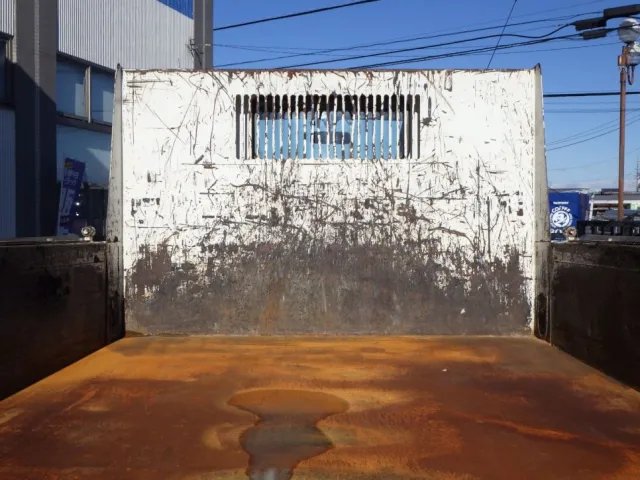 プロテクター裏側にキズ・サビ・ヘコミがあります。|日野 デュトロ TKG-XZU620T(2WD)の写真39