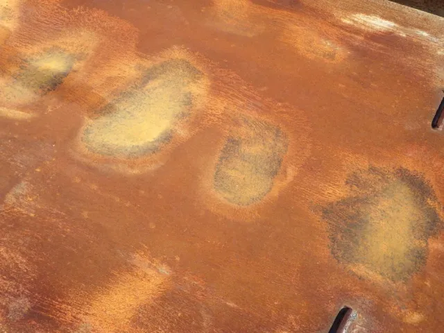 床鉄板にキズ・サビ・ヘコミがあります。|日野 デュトロ TKG-XZU620T(2WD)の写真40