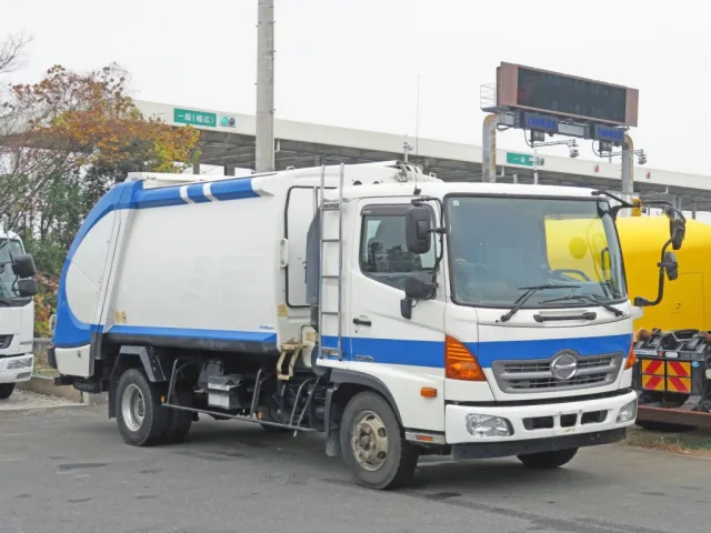 日野 レンジャー SDG-FD7JGAA(2WD)の写真2