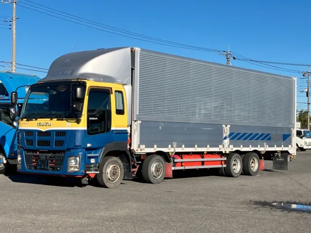 いすゞ ギガ LKG-CYJ77Aの写真1