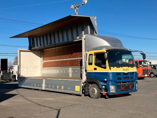 いすゞ ギガ LKG-CYJ77Aの写真2
