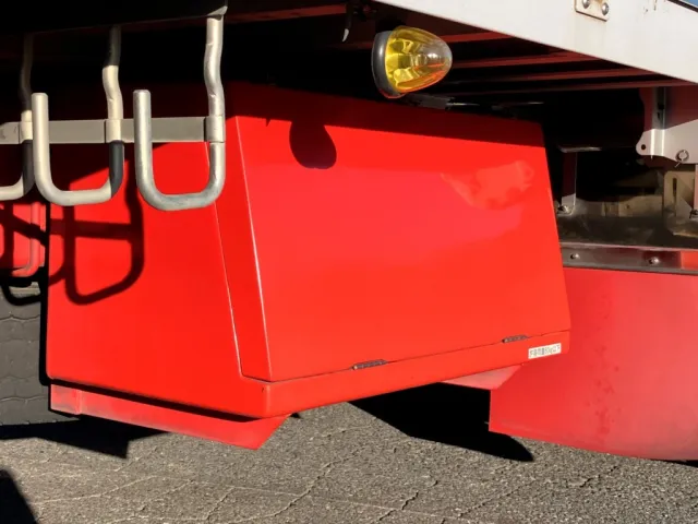 工具箱はFRP製です。|いすゞ ギガ LKG-CYJ77Aの写真13