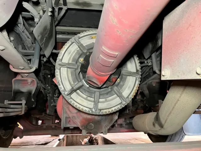 電磁リターダー付きです。|いすゞ ギガ LKG-CYJ77Aの写真15