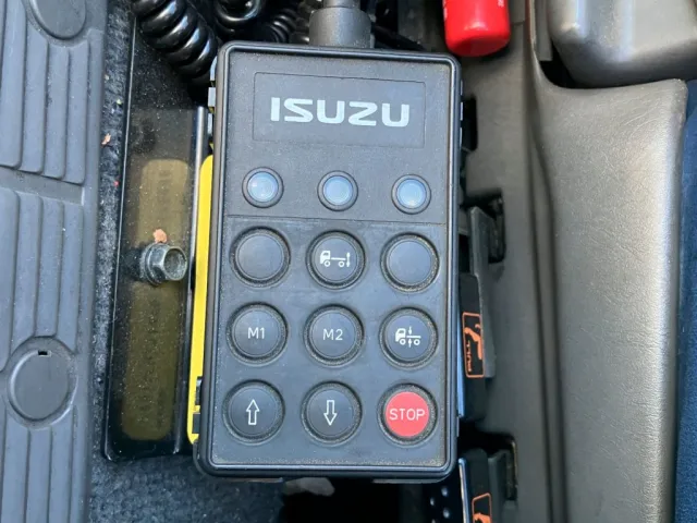 エアサスのコントローラーです。|いすゞ ギガ LKG-CYJ77Aの写真19