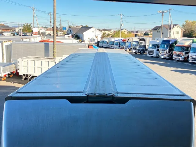 ボデールーフの状態です。センターシートは重ね張りしてあります|いすゞ ギガ LKG-CYJ77Aの写真24