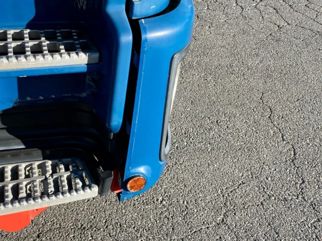 運転席側フロントバンパーコーナーカバーが欠品しています。|いすゞ ギガ LKG-CYJ77Aの写真31