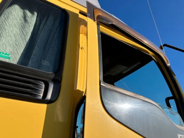 運転席側ドアに小傷があります。|いすゞ ギガ LKG-CYJ77Aの写真33