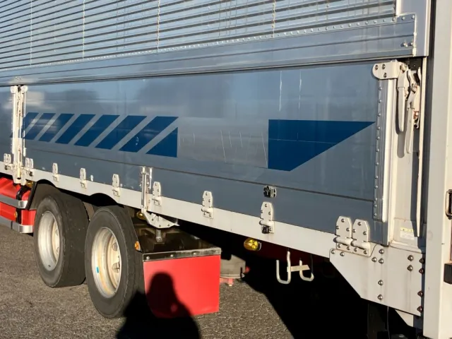 助手側後方アオリに擦れ・キズ・凹みがあります。|いすゞ ギガ LKG-CYJ77Aの写真39