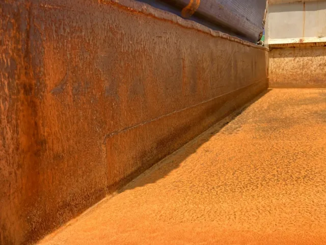 荷台側面下部にパッチ当て跡があります。|いすゞ フォワード TKG-FRR90S1(2WD)の写真9