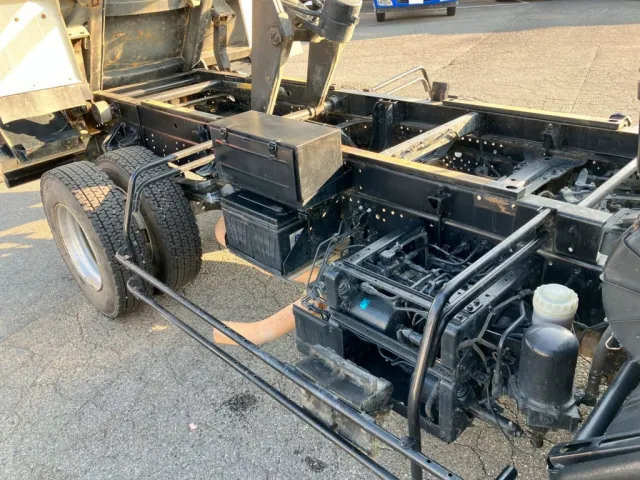 シャシ及びサブフレームの状態です。|いすゞ フォワード TKG-FRR90S1(2WD)の写真17