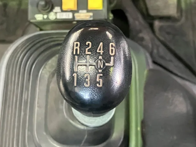 6速マニュアルです。|いすゞ フォワード TKG-FRR90S1(2WD)の写真25