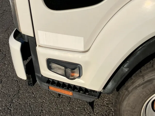 助手席側ドア下部に看板消し塗装跡があります。|いすゞ フォワード TKG-FRR90S1(2WD)の写真35