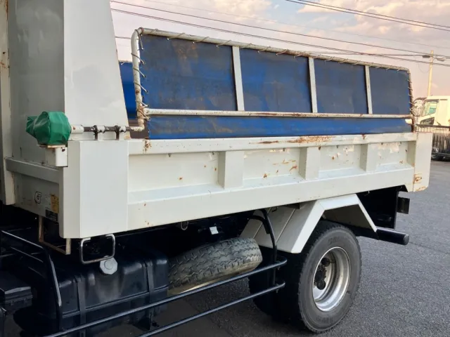 助手席側ボデー側面の状態です。キズ・サビ・凹凸・シートアームにキズサビがあります|いすゞ フォワード TKG-FRR90S1(2WD)の写真42