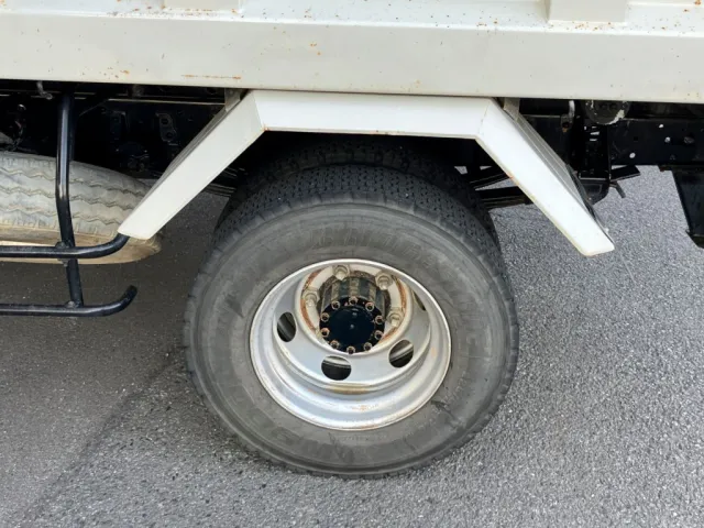 助手席側リヤフェンダーに小キズ・サビがあります。|いすゞ フォワード TKG-FRR90S1(2WD)の写真44