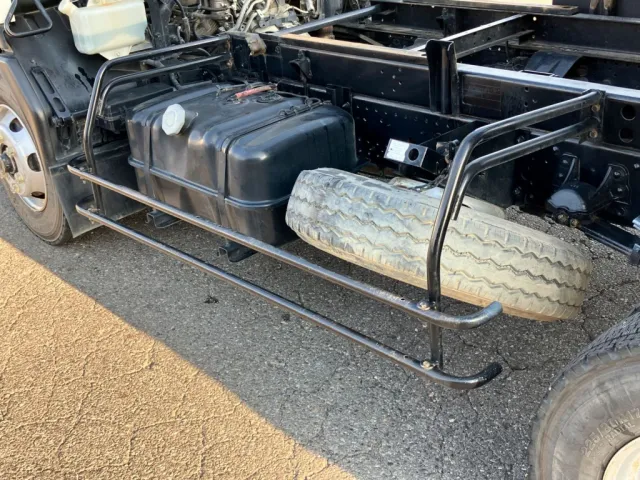 助手席側サイドバンパーにキズ・サビ・少し曲がりがあります。|いすゞ フォワード TKG-FRR90S1(2WD)の写真45