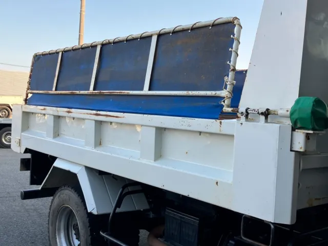 運転席側ボデー側面の状態です。キズ・サビ・凹凸・シートアームにキズサビがあります|いすゞ フォワード TKG-FRR90S1(2WD)の写真46