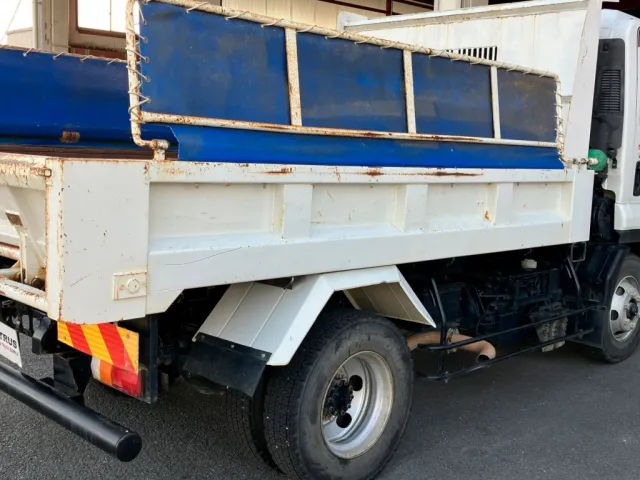 運転席側ボデー側面の状態です。キズ・サビ・凹凸・シートアームにキズサビがあります|いすゞ フォワード TKG-FRR90S1(2WD)の写真47