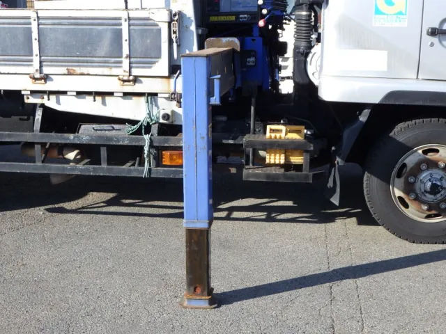 アウトリガーは差し違い式です。|ニッサンディーゼル コンドル BDG-PK37Cの写真11