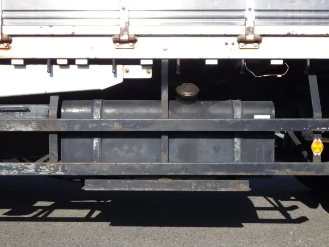 燃料タンクは200Lです。|ニッサンディーゼル コンドル BDG-PK37Cの写真19