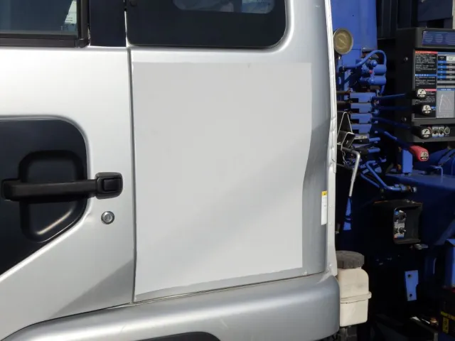 助手席側クォーターパネルに塗装跡があります。|ニッサンディーゼル コンドル BDG-PK37Cの写真26