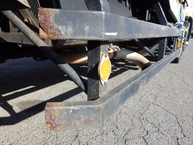 左右のサイドバンパーにキズ・サビがあります。|ニッサンディーゼル コンドル BDG-PK37Cの写真37