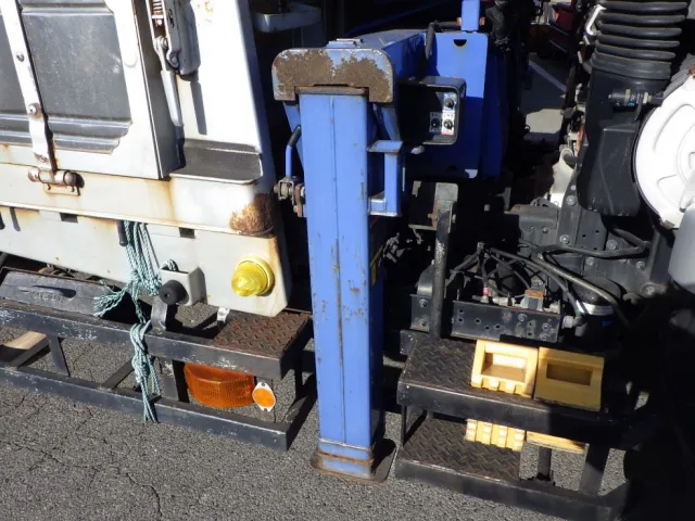 左右のアウトリガーにサビがあります。|ニッサンディーゼル コンドル BDG-PK37Cの写真38