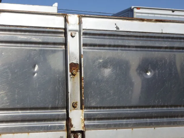 リヤアオリにキズ・サビ・ヘコミがあります。|ニッサンディーゼル コンドル BDG-PK37Cの写真42