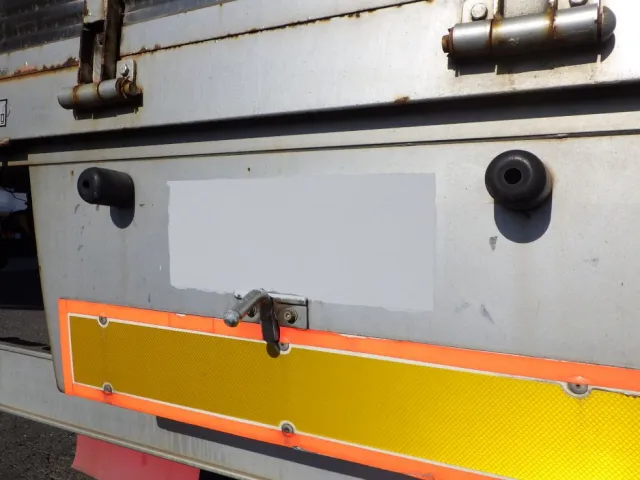 ボディー後方に塗装跡があります。|ニッサンディーゼル コンドル BDG-PK37Cの写真44