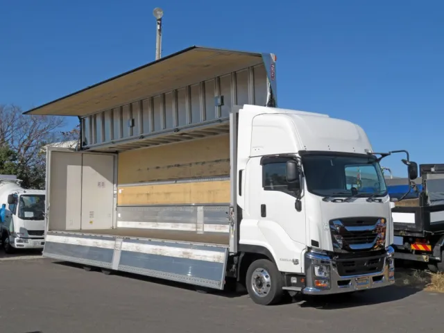 いすゞ ギガ 2PG-CYJ77Cの写真2