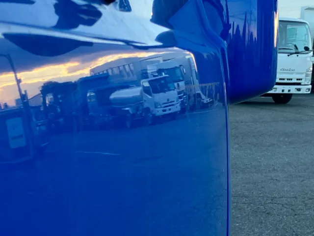 フロントパネルにうっすら凹みがあります。|マツダ ダイナ TPG-LJR85AD(2WD)の写真28