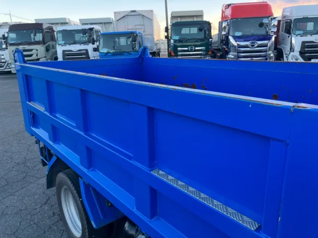 運転席側ボデー側面上部にキズ・サビがあります。|マツダ ダイナ TPG-LJR85AD(2WD)の写真29