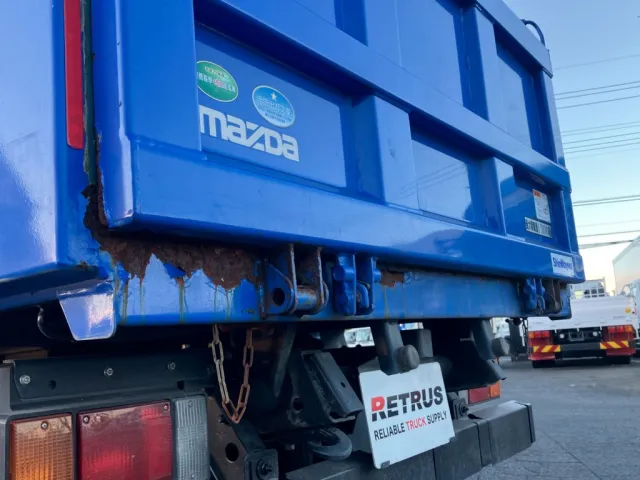 リヤゲート下部にサビ浮きがあります。|マツダ ダイナ TPG-LJR85AD(2WD)の写真34