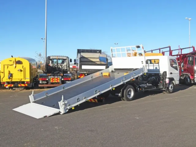 三菱 キャンター 2RG-FEB80(2WD)の写真4