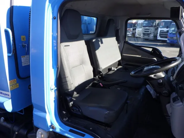 三菱 キャンター 2PG-FEB90(2WD)の写真6