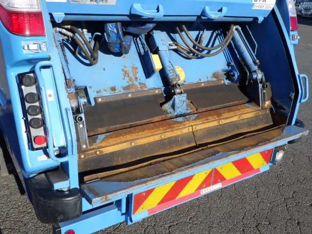 三菱 キャンター 2PG-FEB90(2WD)の写真13