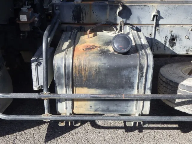 燃料タンクは100Lです。|ニッサンディーゼル コンドル PB-MK36A(2WD)の写真14