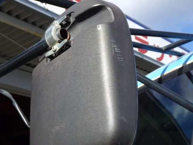 助手席側ミラーにスレがあります。(カバーが欠損しています)|ニッサンディーゼル コンドル PB-MK36A(2WD)の写真28
