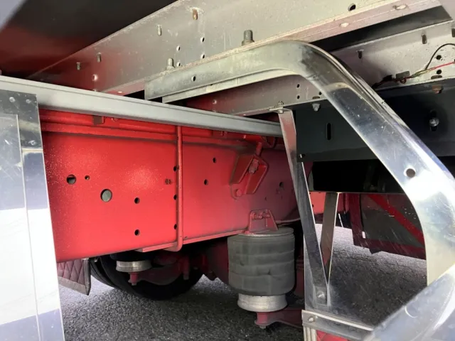 シャシとネタの状態です。縦ネタは鉄・横ネタはアルミ製です|いすゞ ギガ 2PG-CYJ77Cの写真8