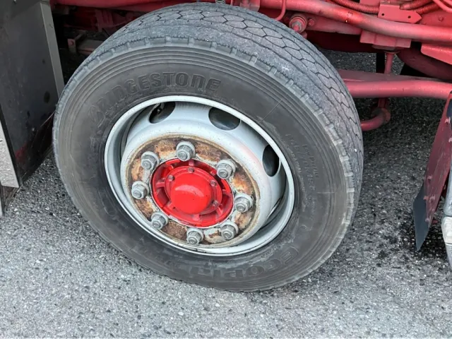 ホイールは鉄製です。|いすゞ ギガ 2PG-CYJ77Cの写真16