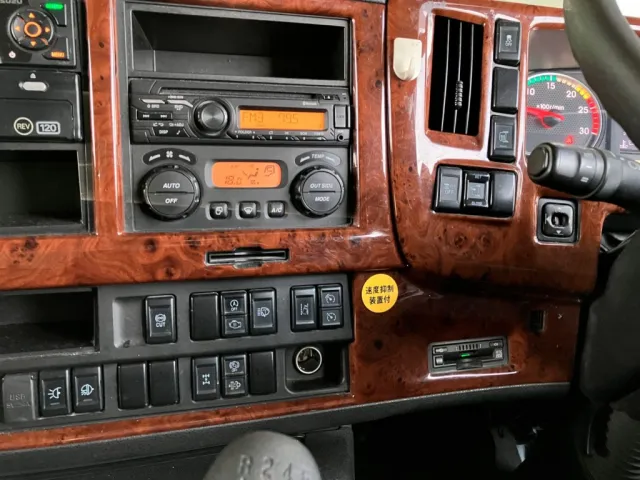 スイッチ類です。|いすゞ ギガ 2PG-CYJ77Cの写真28