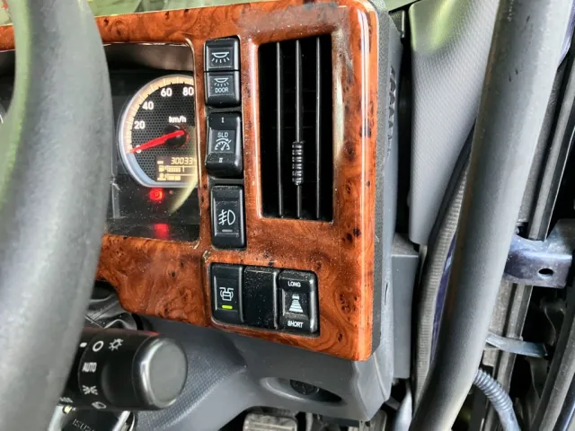 スイッチ類です。|いすゞ ギガ 2PG-CYJ77Cの写真29