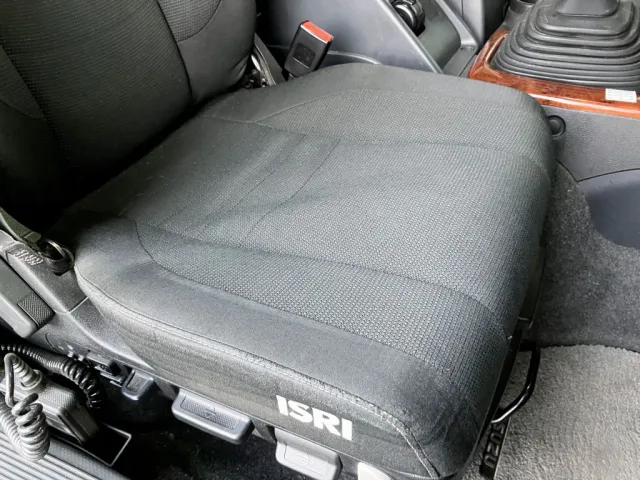 運転席座面にヘタリがあります。|いすゞ ギガ 2PG-CYJ77Cの写真36