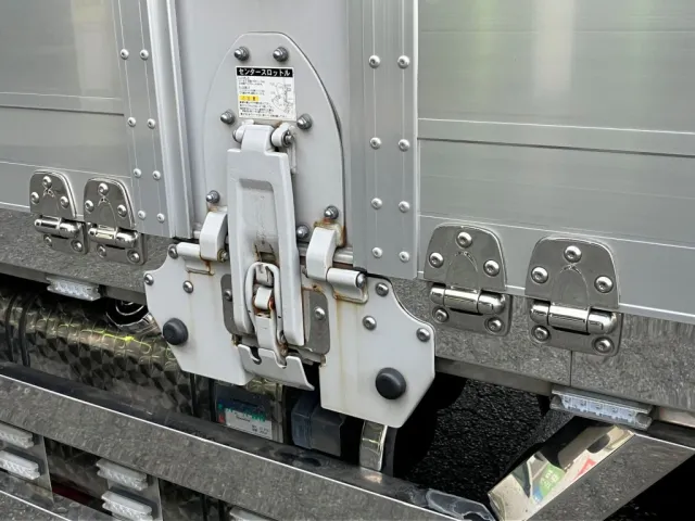 左右センタースロットルに少しサビがあります。|いすゞ ギガ 2PG-CYJ77Cの写真48