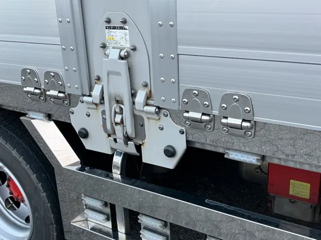 左右センタースロットルに少しサビがあります。|いすゞ ギガ 2PG-CYJ77Cの写真49